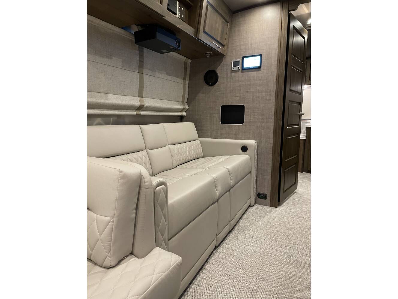 A photo of this 2023 Airstream CLASSIC 33FBQ