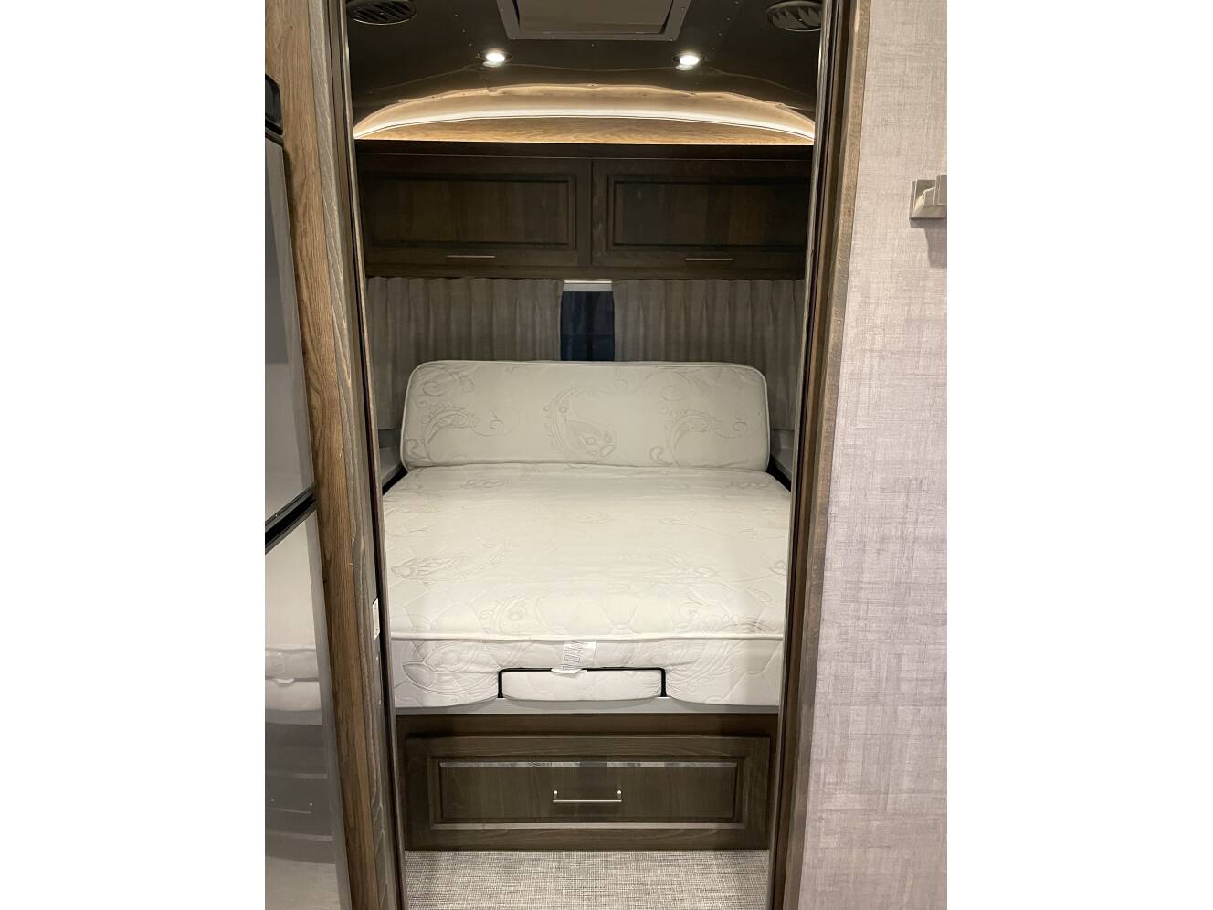 A photo of this 2023 Airstream CLASSIC 33FBQ