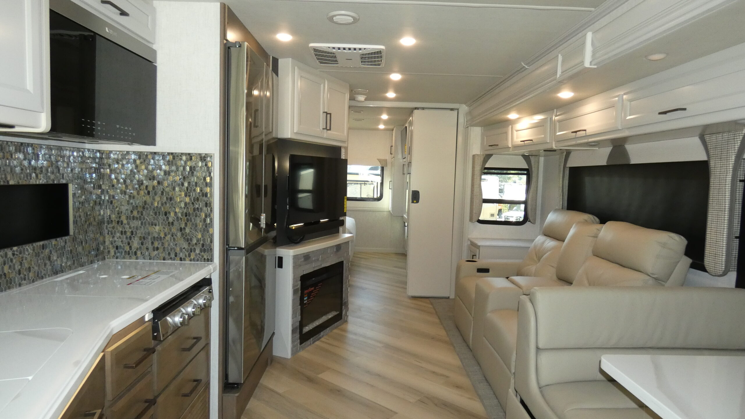 2026 Fleetwood BOUNDER 33C in dover FL