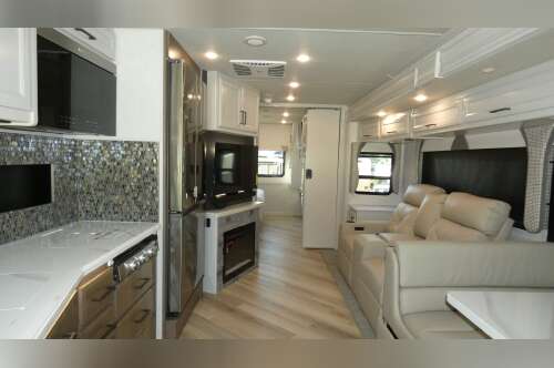 2026 Fleetwood BOUNDER 33C in dover FL