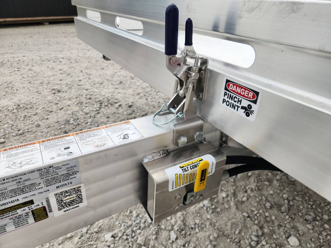 A photo of this 2027 Aluma 8015TILT