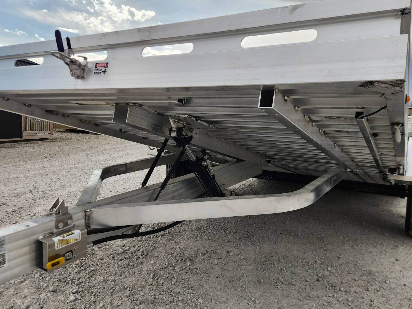 A photo of this 2027 Aluma 8015TILT