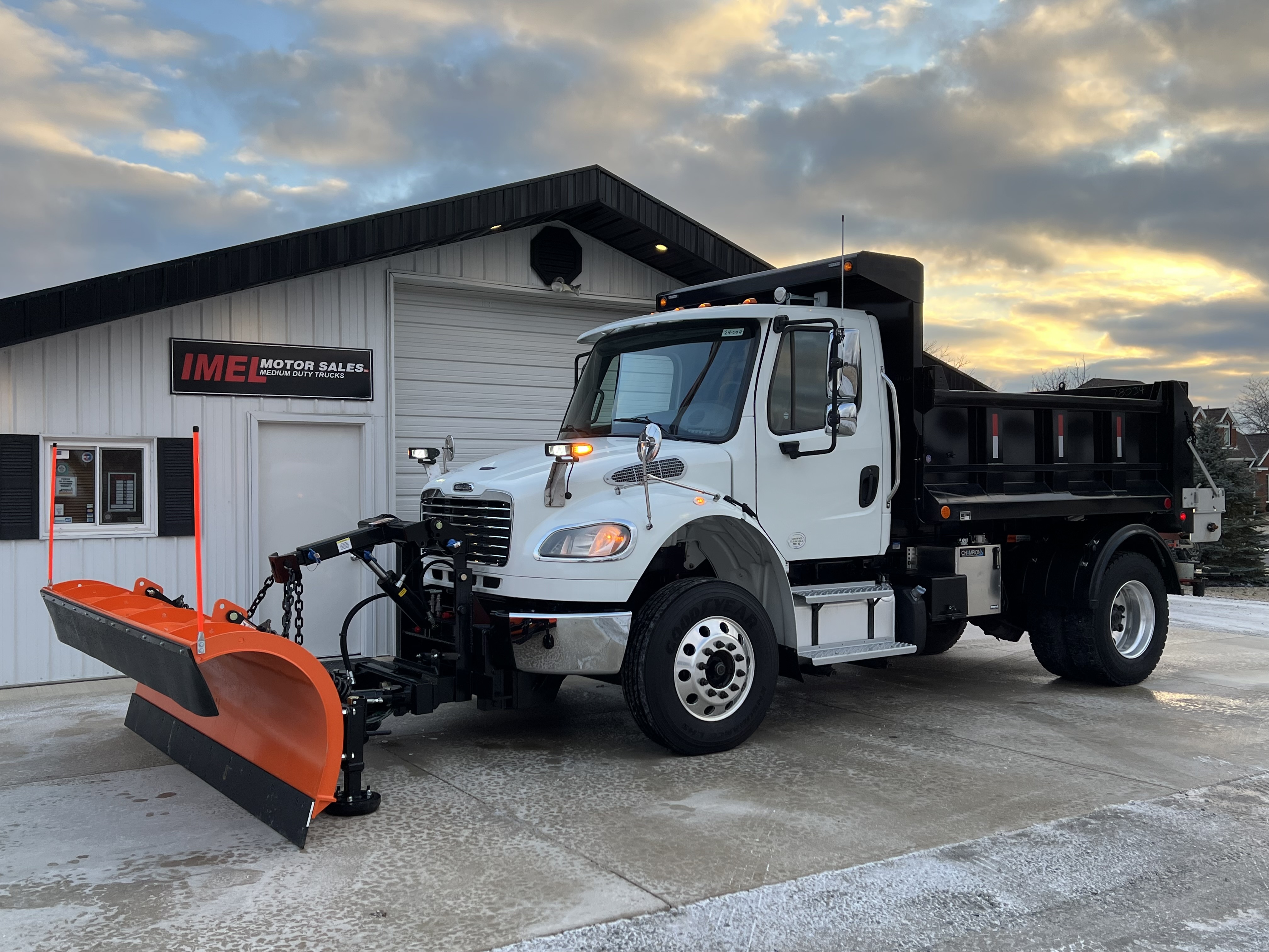2018 FREIGHTLINER BUSINESS CLASS M2 106 in Bluffton, IN