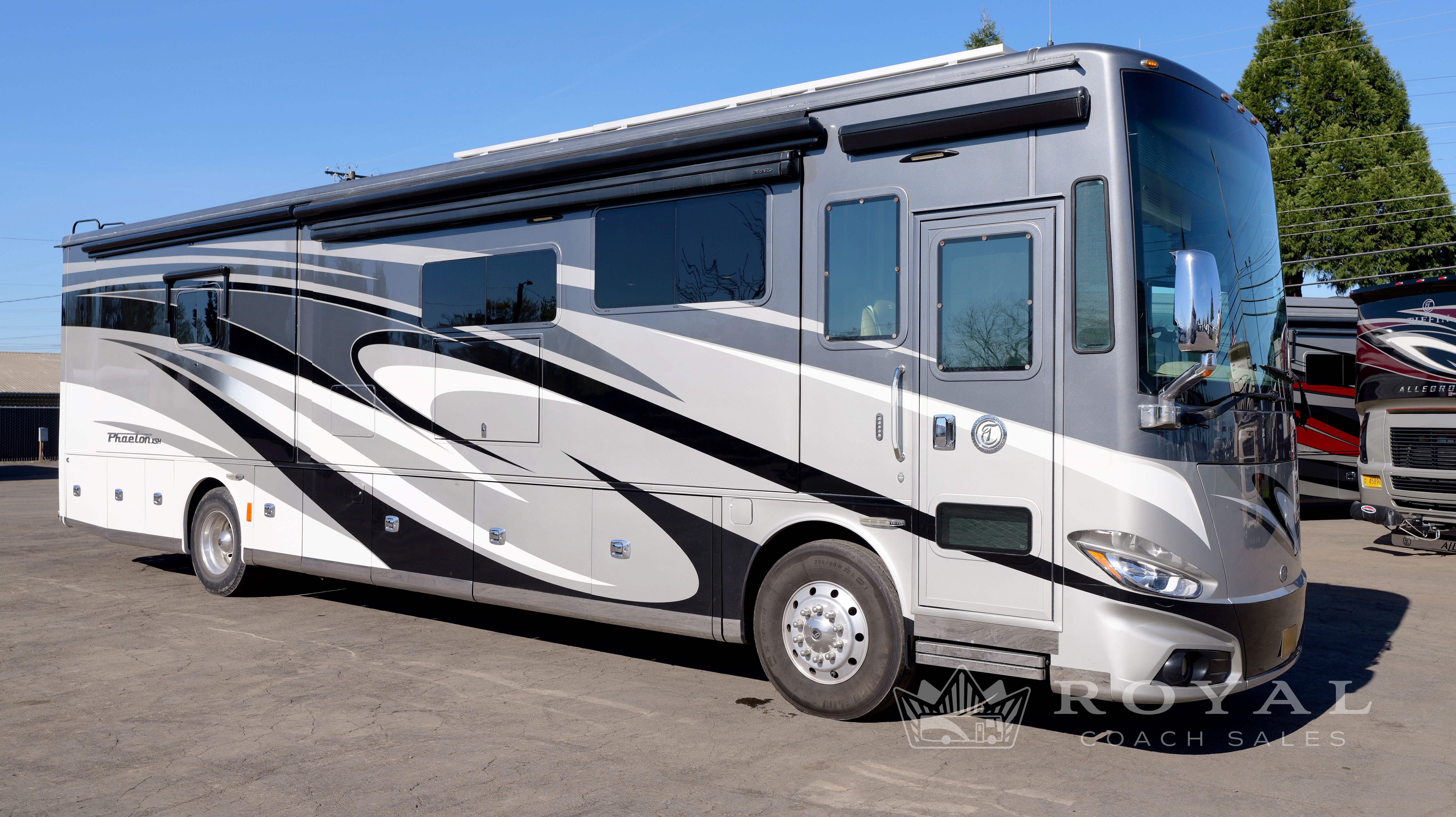 2018 Tiffin Motorhomes PHAETON 40 IH POWERGLIDE 450 in eugene OR