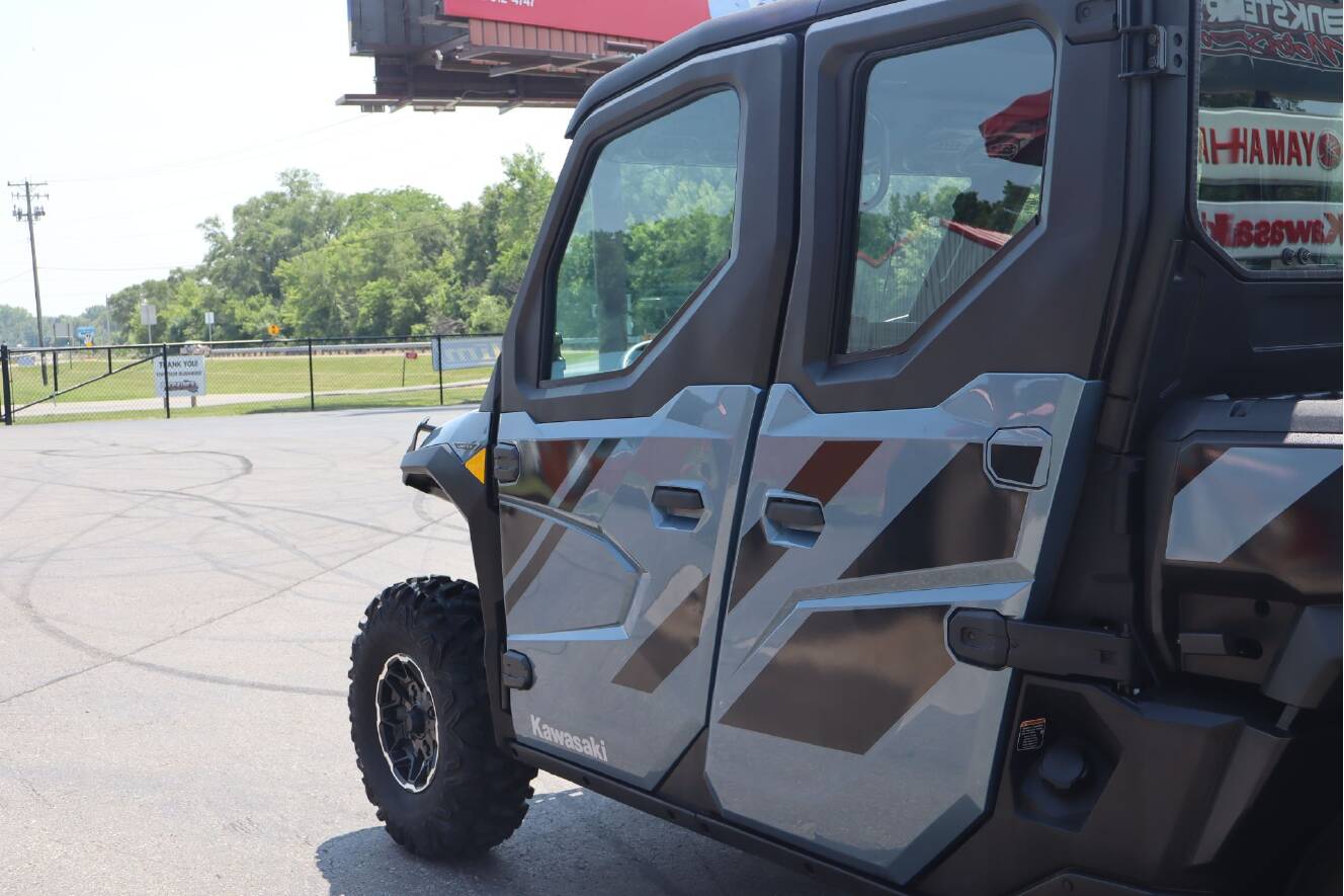 A photo of this 2025 Kawasaki RIDGE® XR CREW Limited HVAC