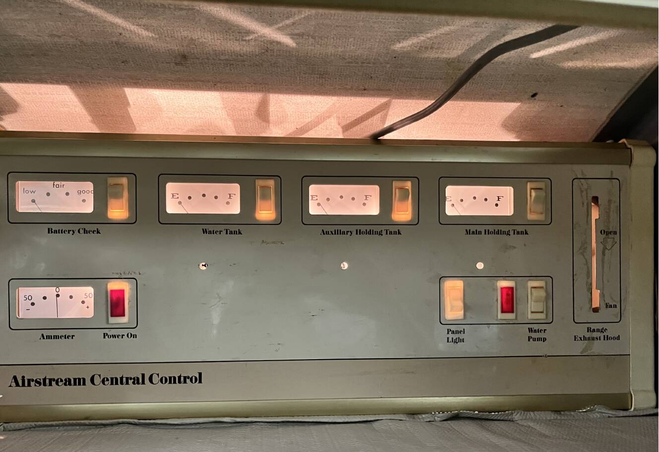 A photo of this 1976 Airstream LAND YACHT 25