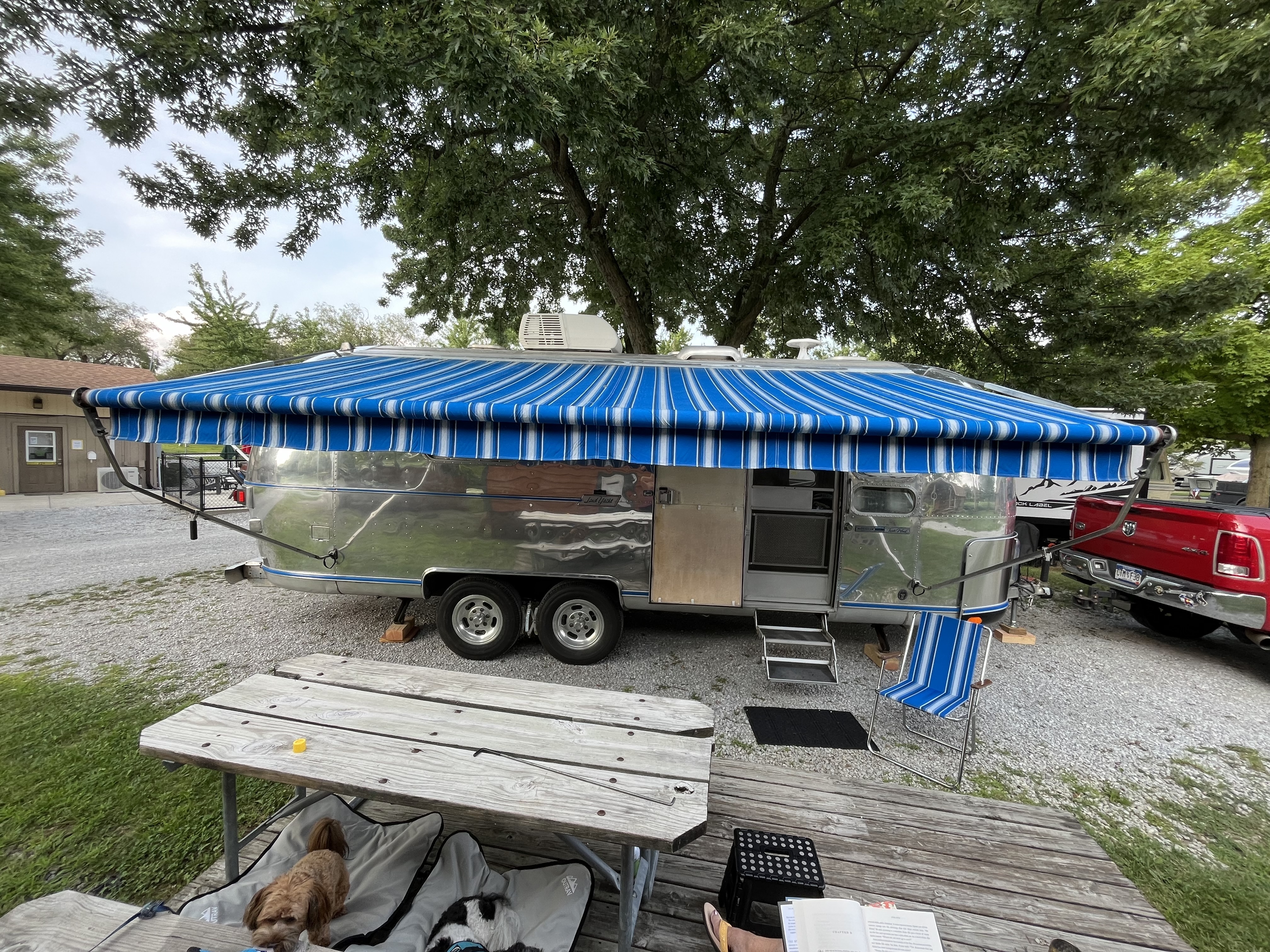 1976 Airstream LAND YACHT 25 in greenbrier AR