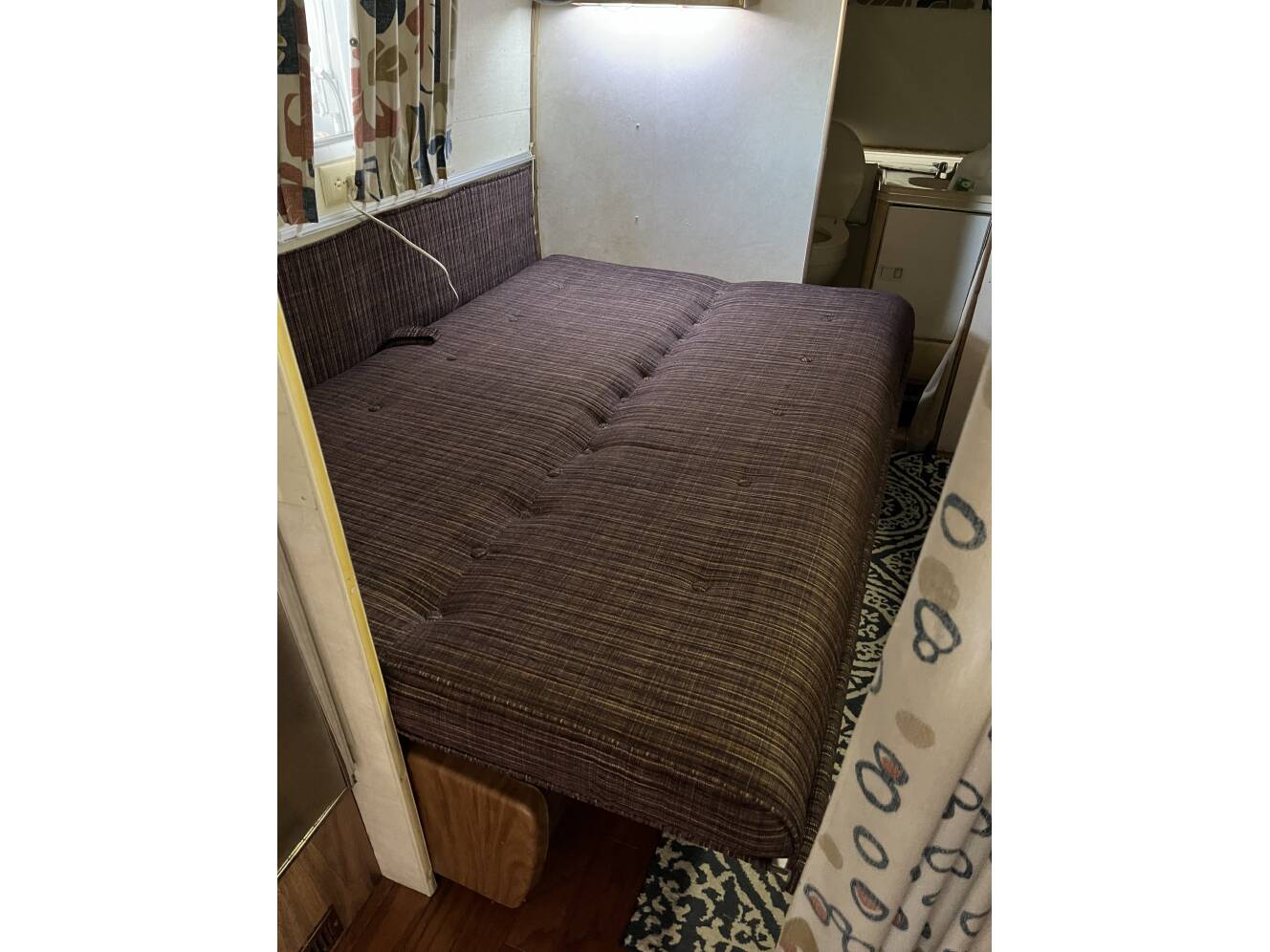 A photo of this 1976 Airstream LAND YACHT 25