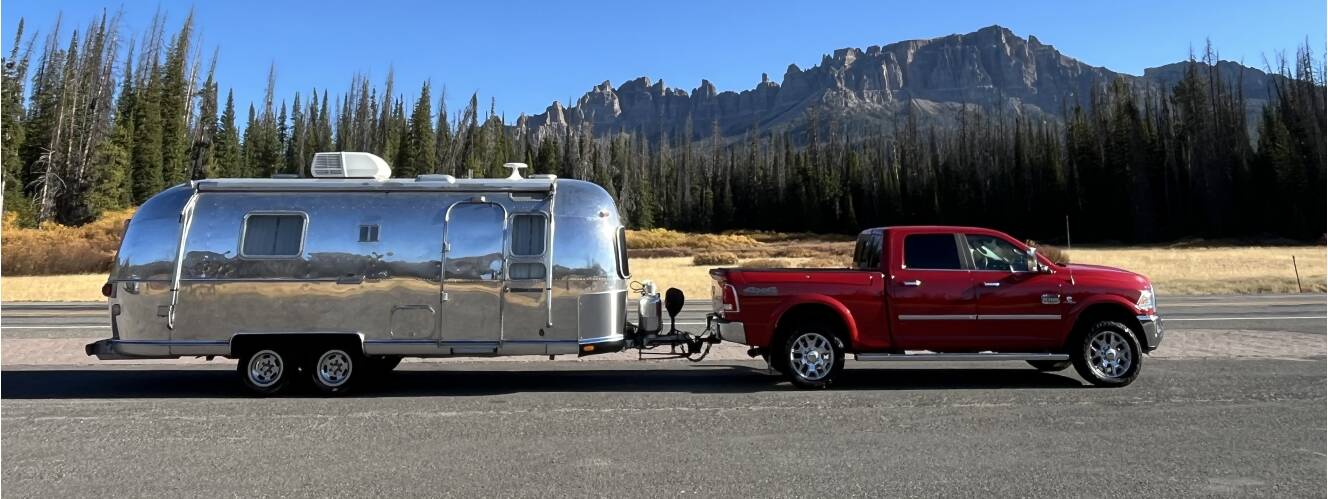A photo of this 1976 Airstream LAND YACHT 25