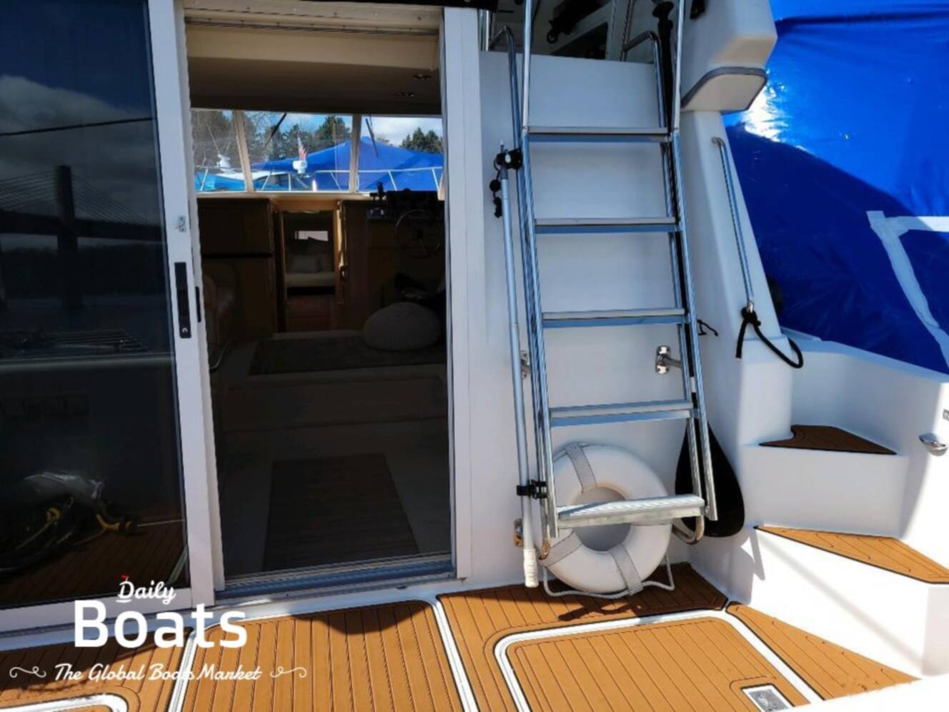 A photo of this 1999 Carver 370 Voyager