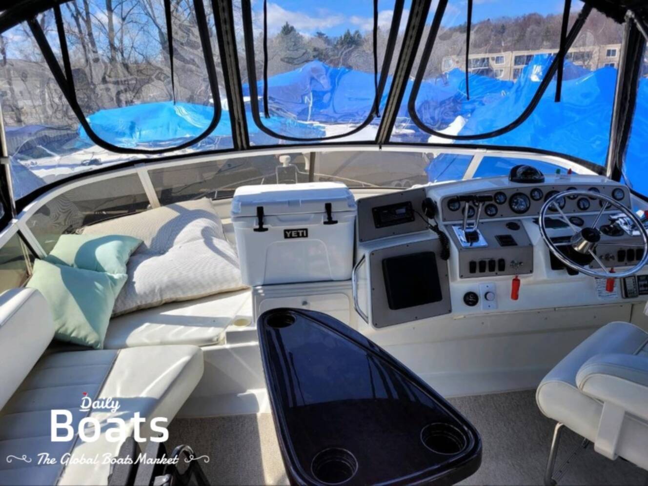 A photo of this 1999 Carver 370 Voyager