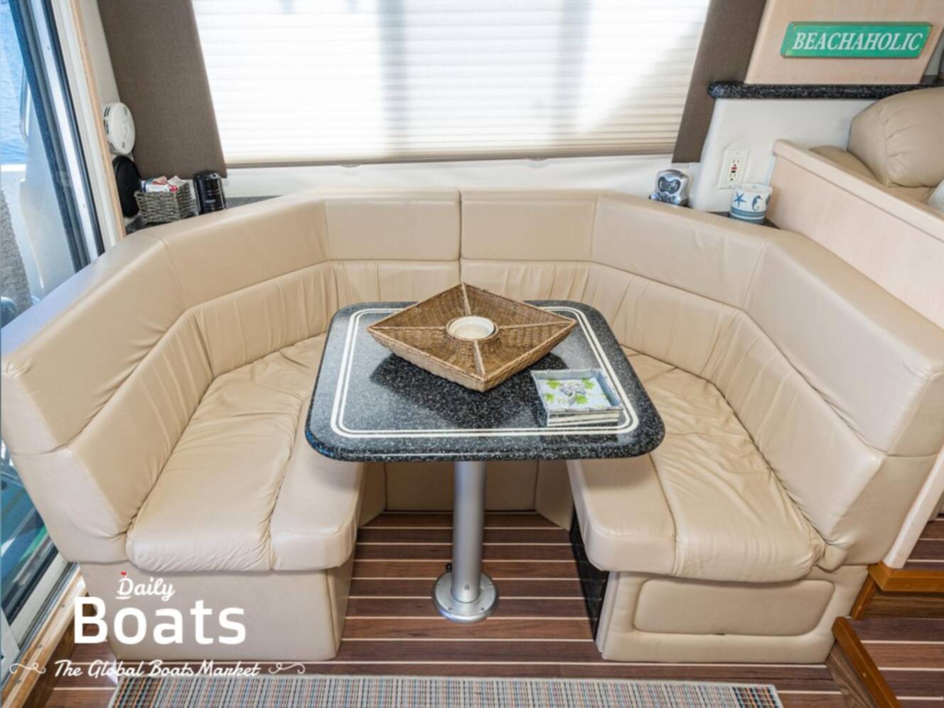 A photo of this 1999 Carver 370 Voyager