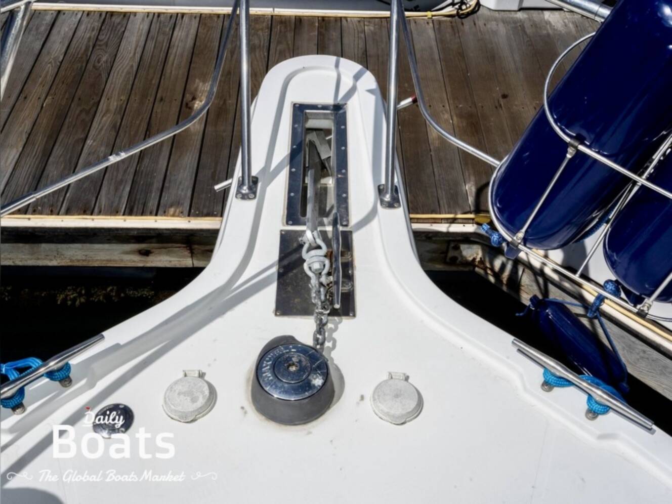 A photo of this 1999 Carver 370 Voyager