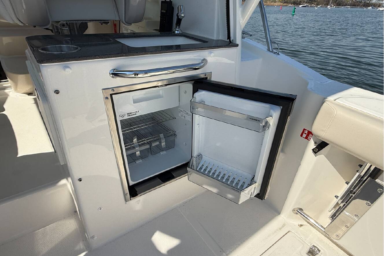 A photo of this 2026 Boston Whaler 285 Conquest