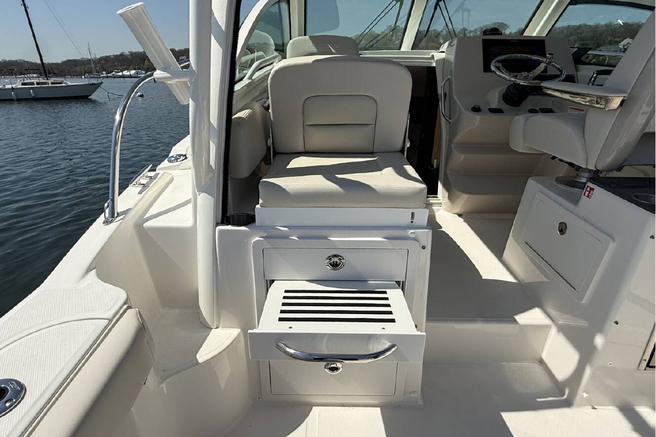 A photo of this 2026 Boston Whaler 285 Conquest
