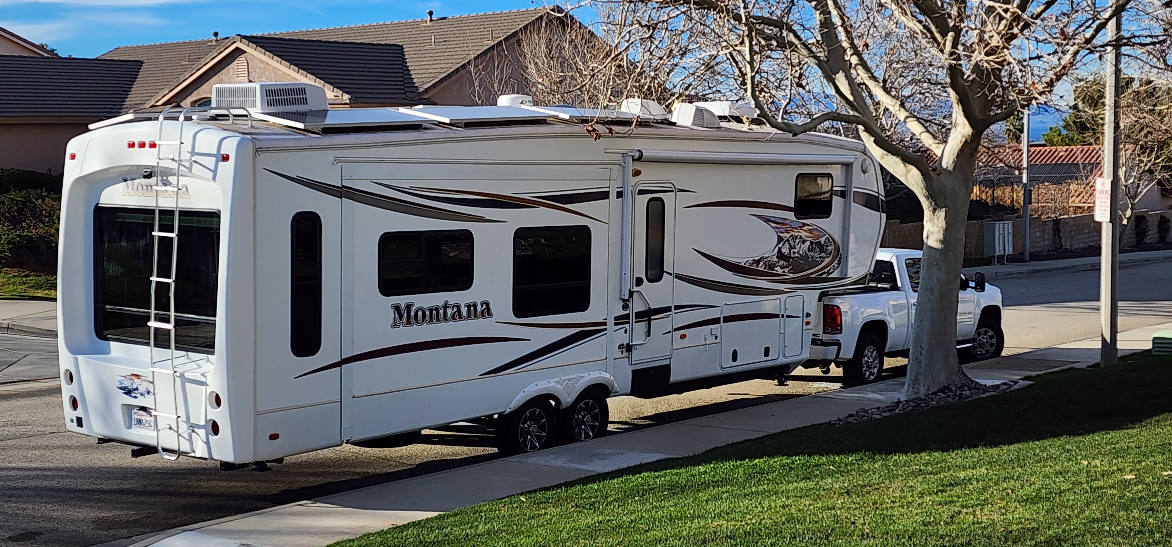 2011 Keystone MONTANA HICKORY 3580RL in palmdale CA