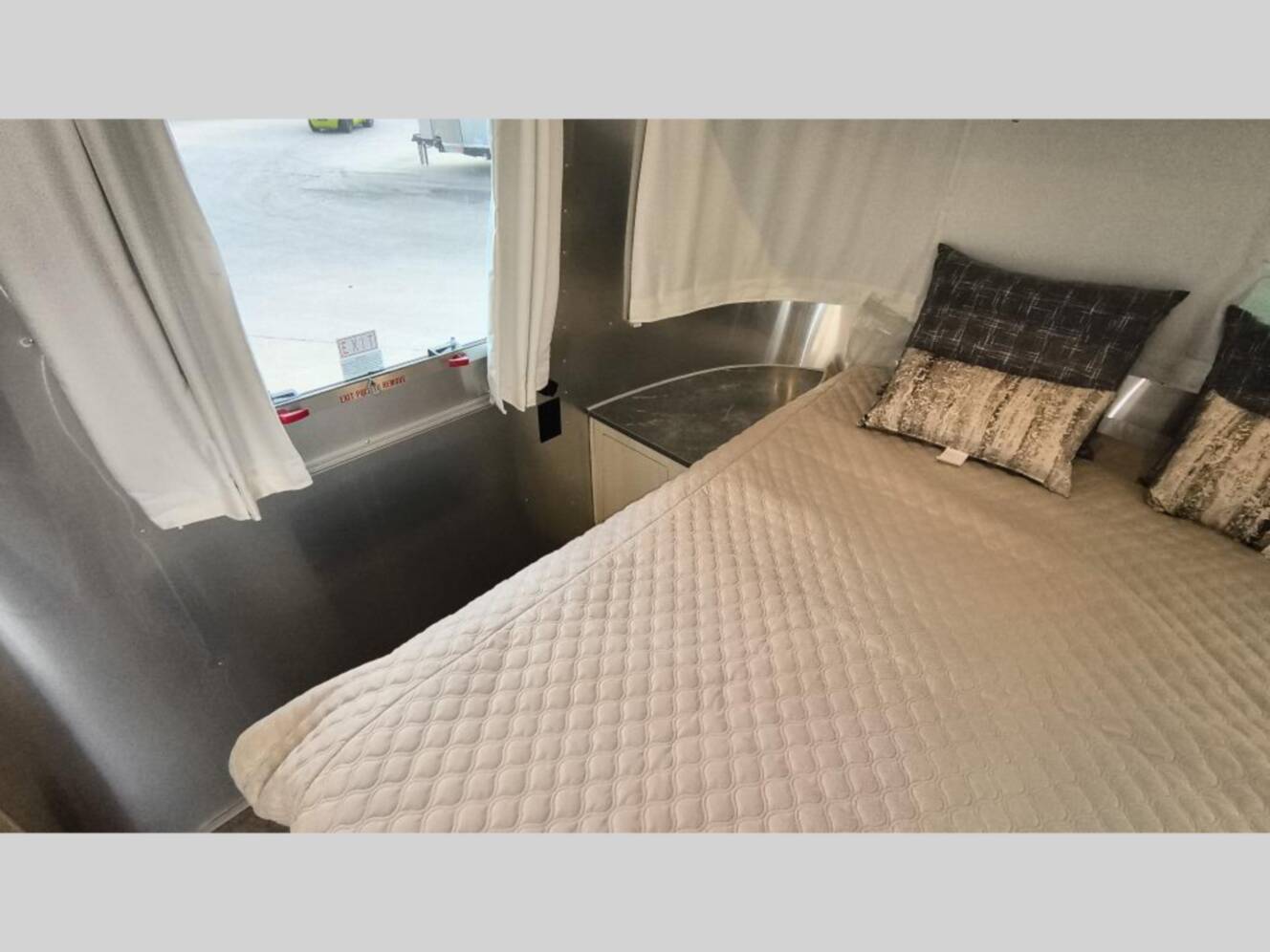 A photo of this 2026 Airstream Flying Cloud 30FB Bunk