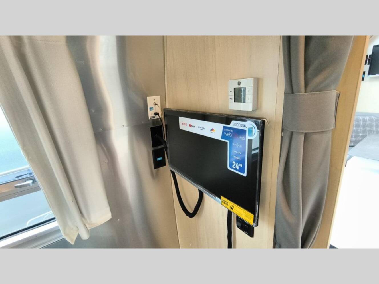 A photo of this 2026 Airstream Flying Cloud 30FB Bunk