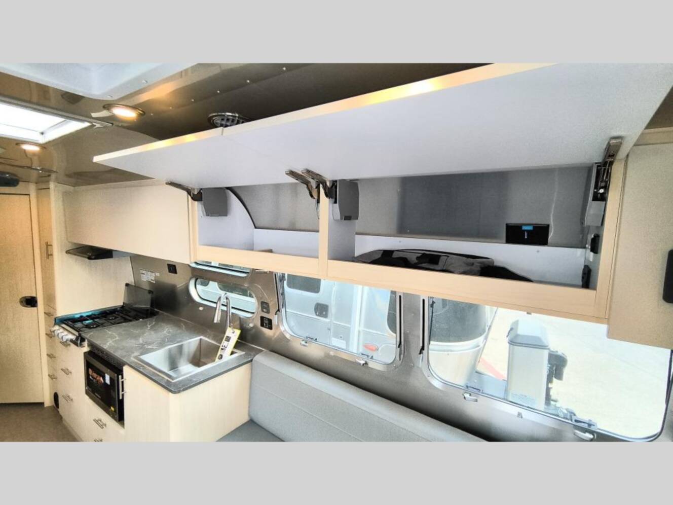 A photo of this 2026 Airstream Flying Cloud 30FB Bunk