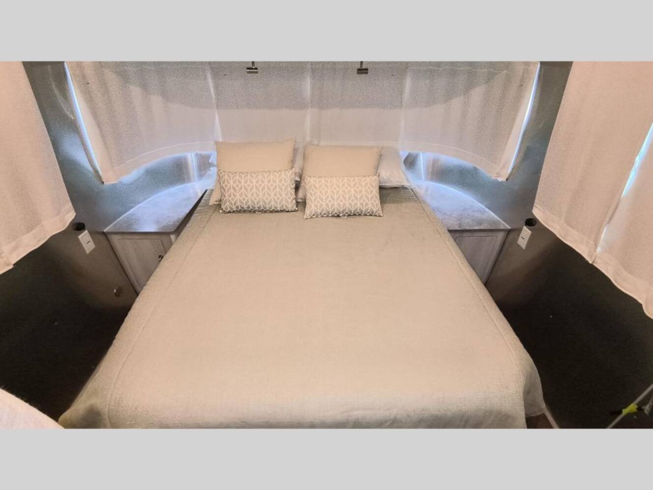 A photo of this 2026 Airstream International 28RB