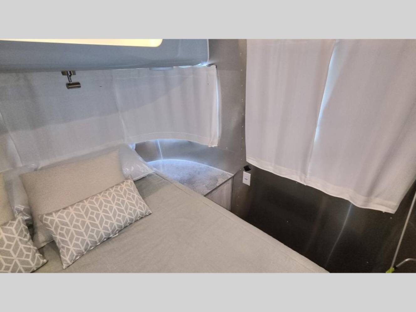 A photo of this 2026 Airstream International 28RB