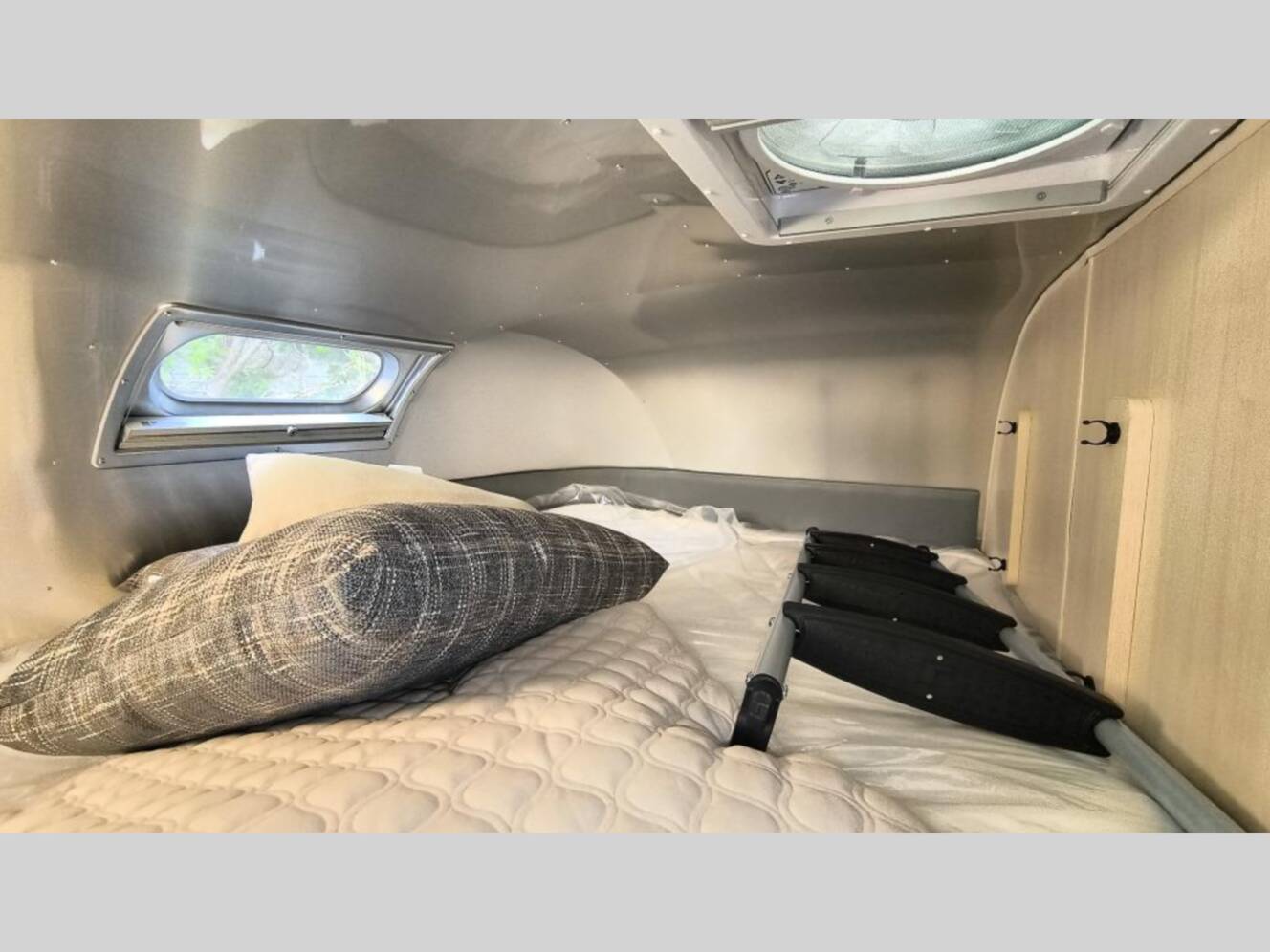 A photo of this 2026 Airstream Flying Cloud 30FB Bunk