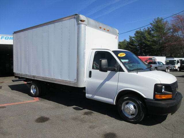 2014 CHEVROLET Express Commercial Cutaway 16' BOX TRUCLK in South Amboy, NJ