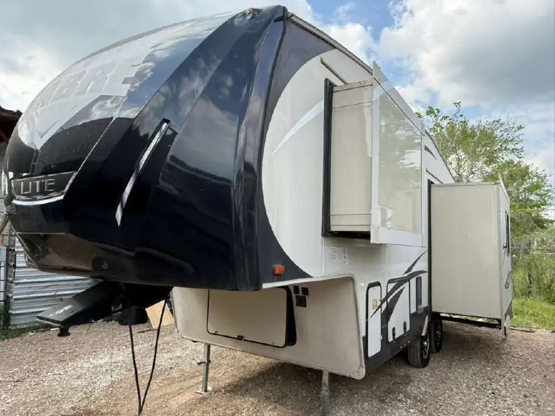 2017 FOREST RIVER SABRE 25RL