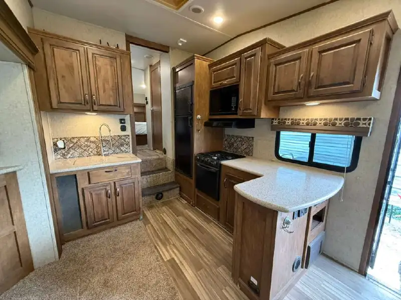 2017 FOREST RIVER SABRE 25RL