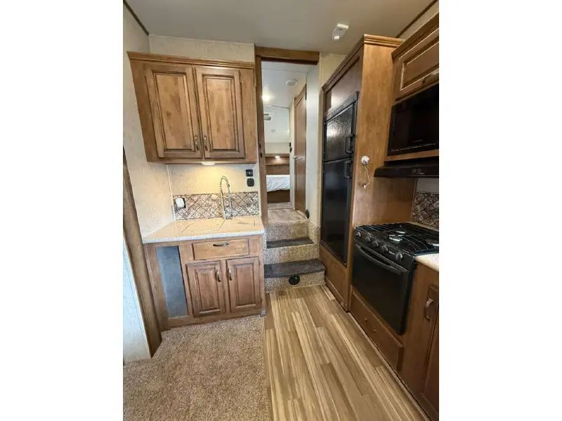 2017 FOREST RIVER SABRE 25RL