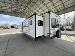 2018 FOREST RIVER ROCKWOOD WINDJAMMER 2715VS