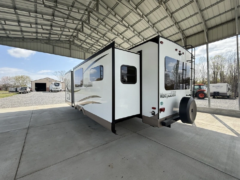 2018 FOREST RIVER ROCKWOOD WINDJAMMER 2715VS