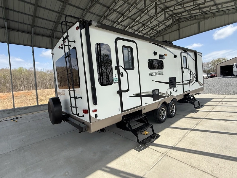 2018 FOREST RIVER ROCKWOOD WINDJAMMER 2715VS