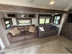 2018 FOREST RIVER ROCKWOOD WINDJAMMER 2715VS