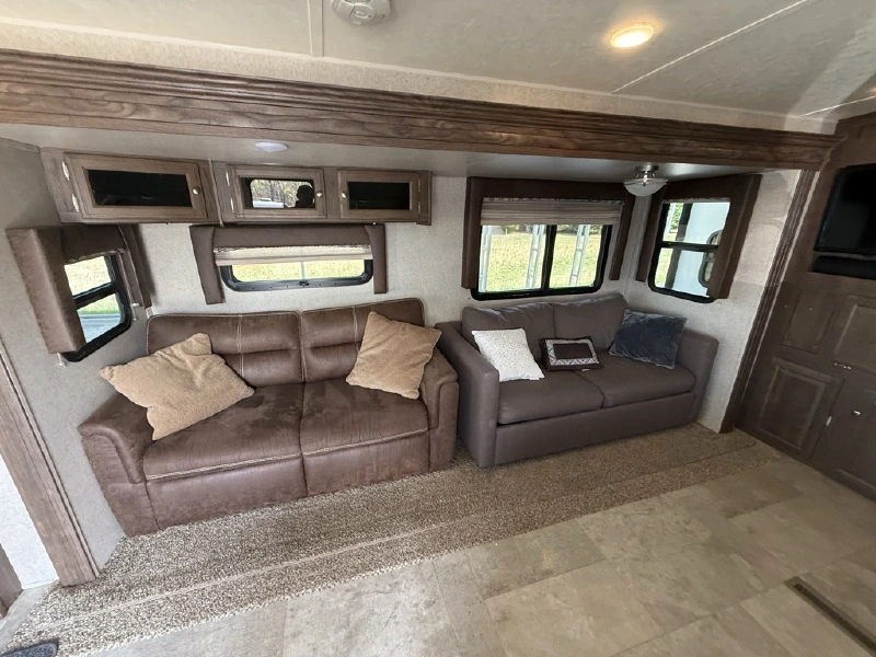 2018 FOREST RIVER ROCKWOOD WINDJAMMER 2715VS