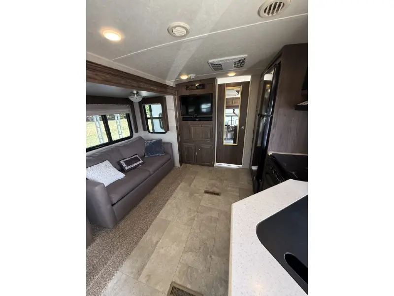 2018 FOREST RIVER ROCKWOOD WINDJAMMER 2715VS