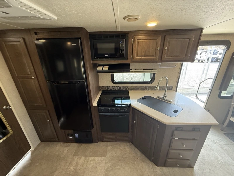 2018 FOREST RIVER ROCKWOOD WINDJAMMER 2715VS
