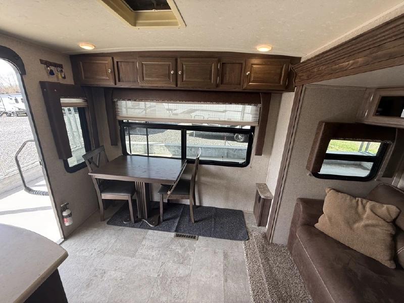 2018 FOREST RIVER ROCKWOOD WINDJAMMER 2715VS