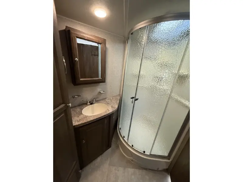 2018 FOREST RIVER ROCKWOOD WINDJAMMER 2715VS