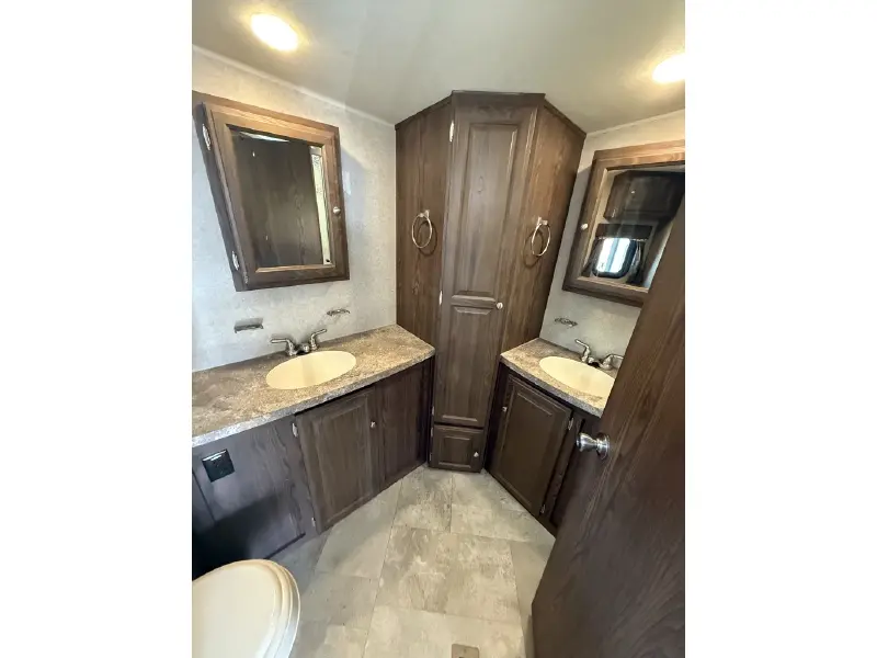 2018 FOREST RIVER ROCKWOOD WINDJAMMER 2715VS