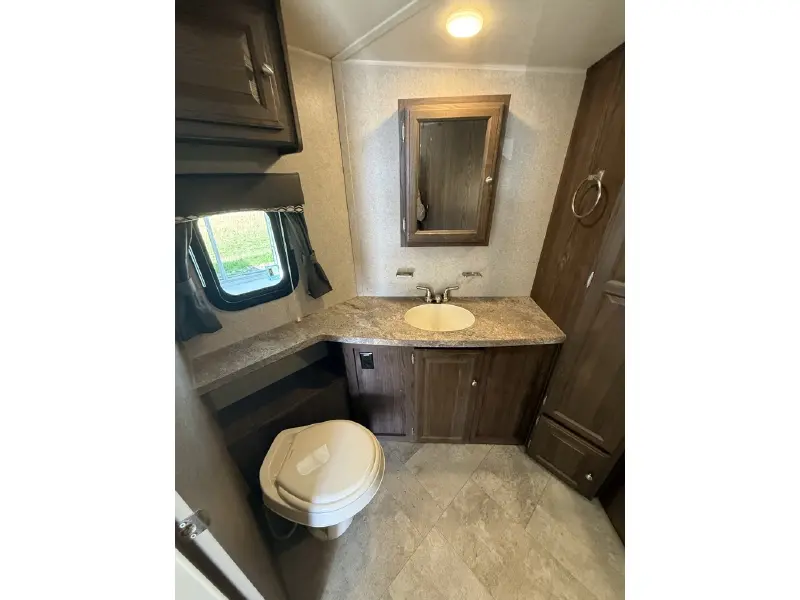 2018 FOREST RIVER ROCKWOOD WINDJAMMER 2715VS