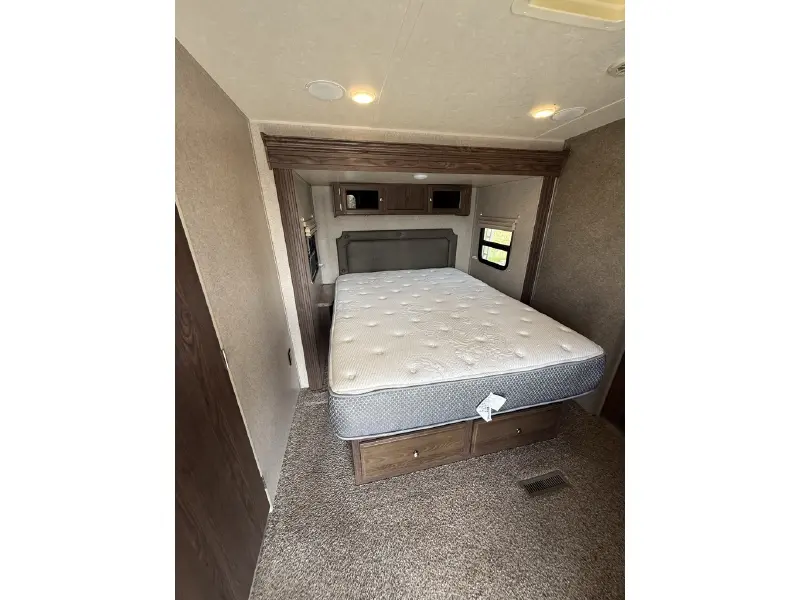2018 FOREST RIVER ROCKWOOD WINDJAMMER 2715VS