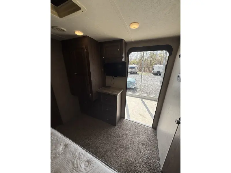 2018 FOREST RIVER ROCKWOOD WINDJAMMER 2715VS