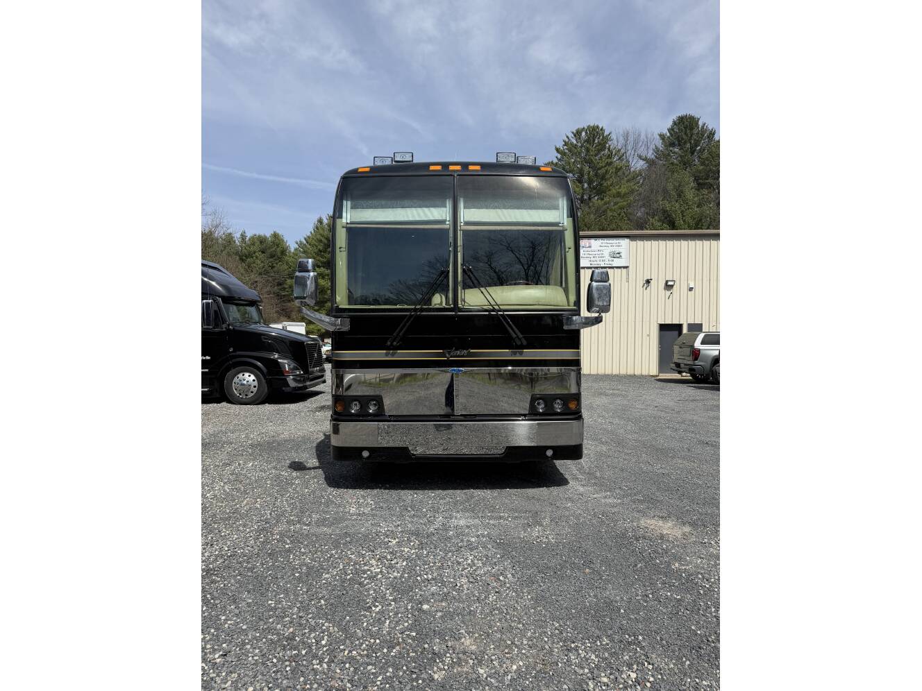 A photo of this 2001 Featherlite Coaches VANTARE