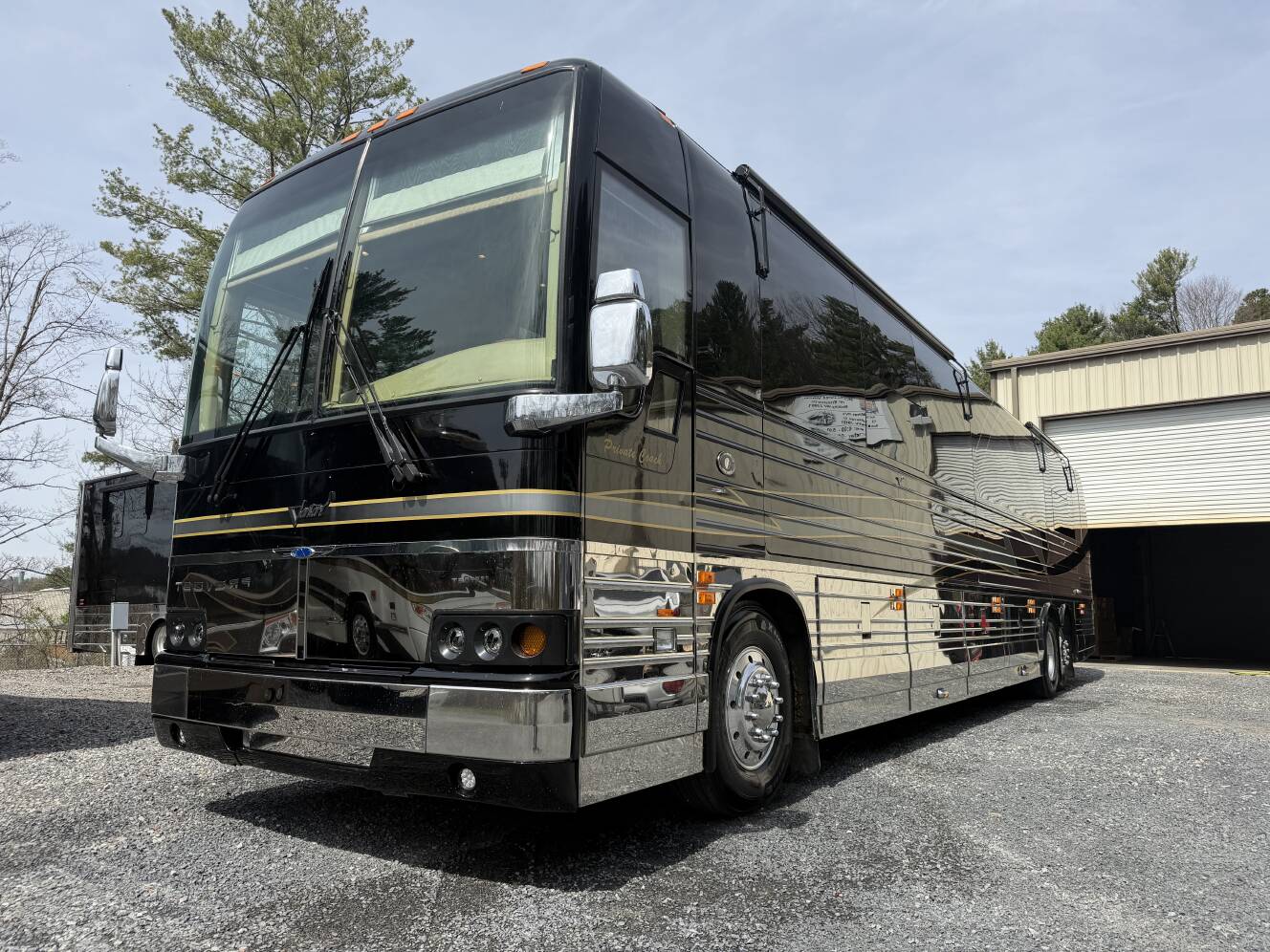 A photo of this 2001 Featherlite Coaches VANTARE