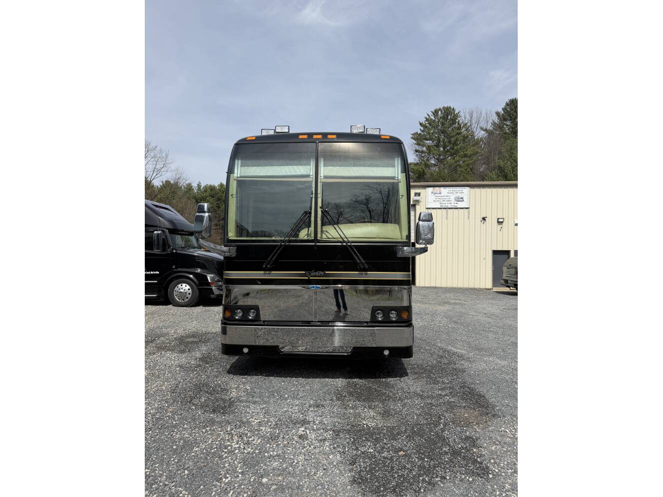 A photo of this 2001 Featherlite Coaches VANTARE