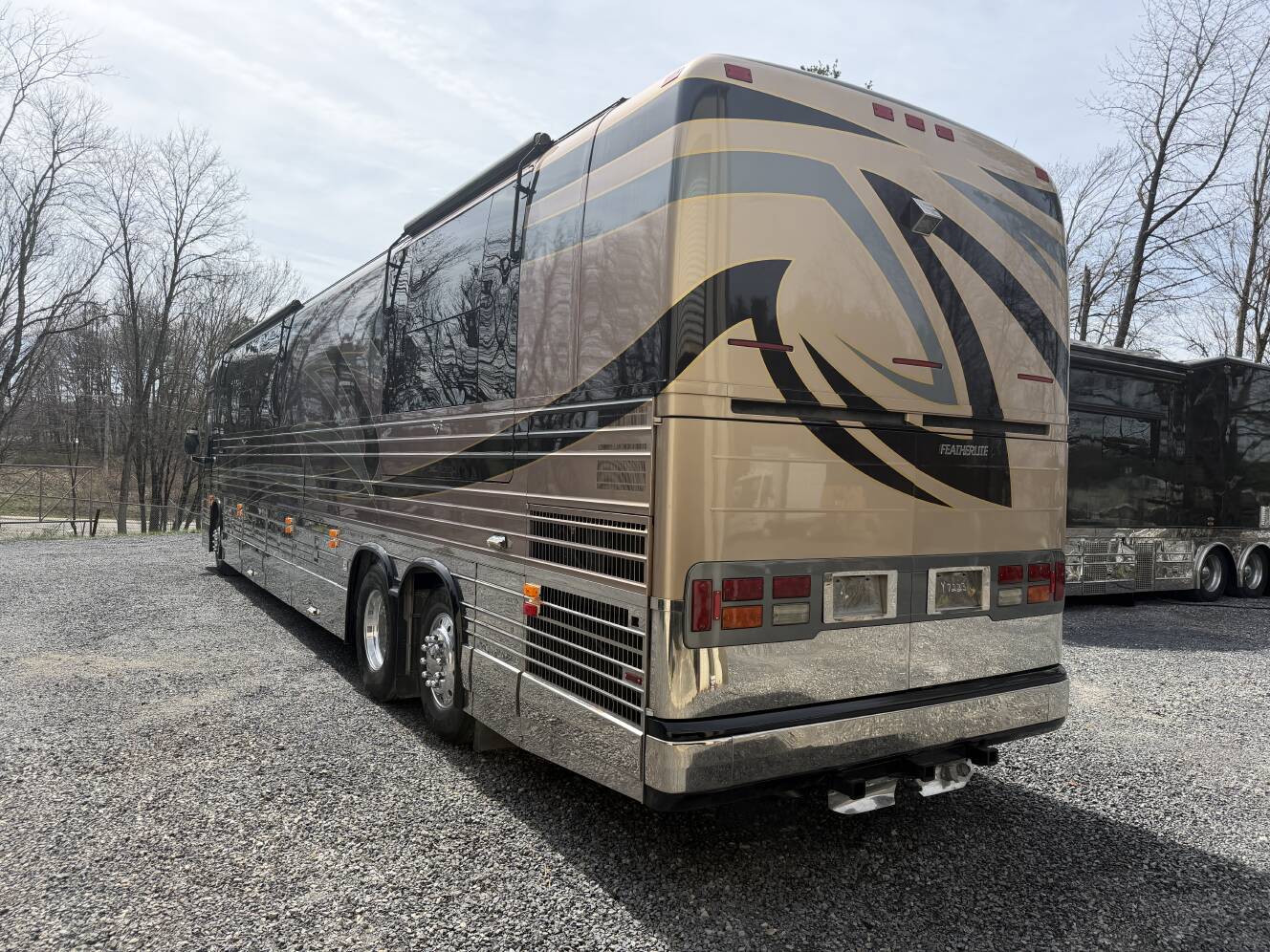 A photo of this 2001 Featherlite Coaches VANTARE