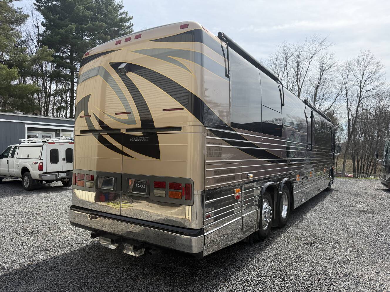 A photo of this 2001 Featherlite Coaches VANTARE