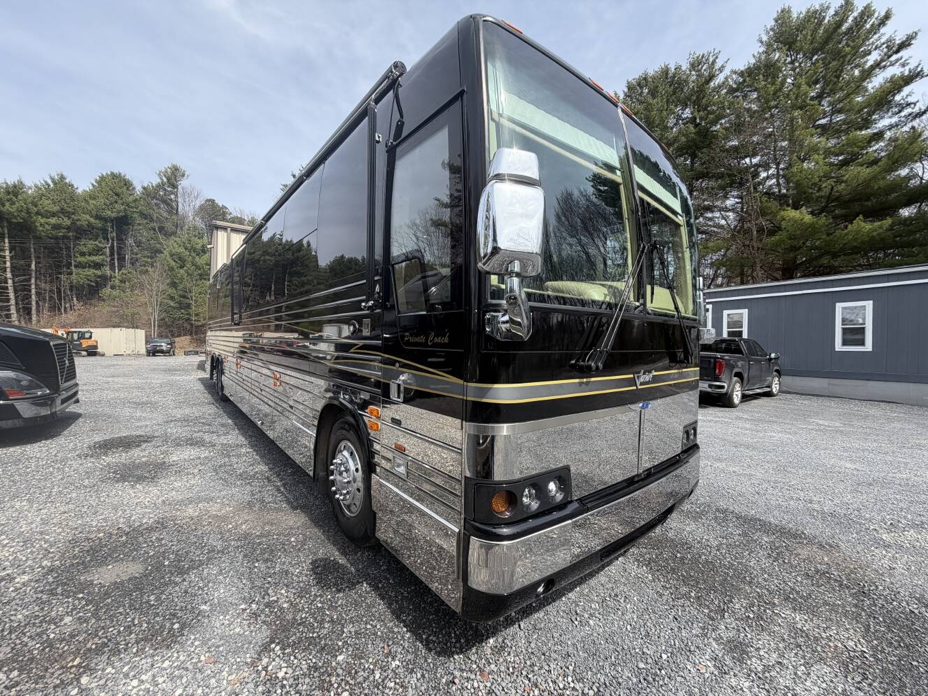 A photo of this 2001 Featherlite Coaches VANTARE