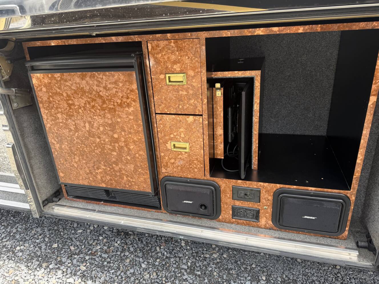 A photo of this 2001 Featherlite Coaches VANTARE